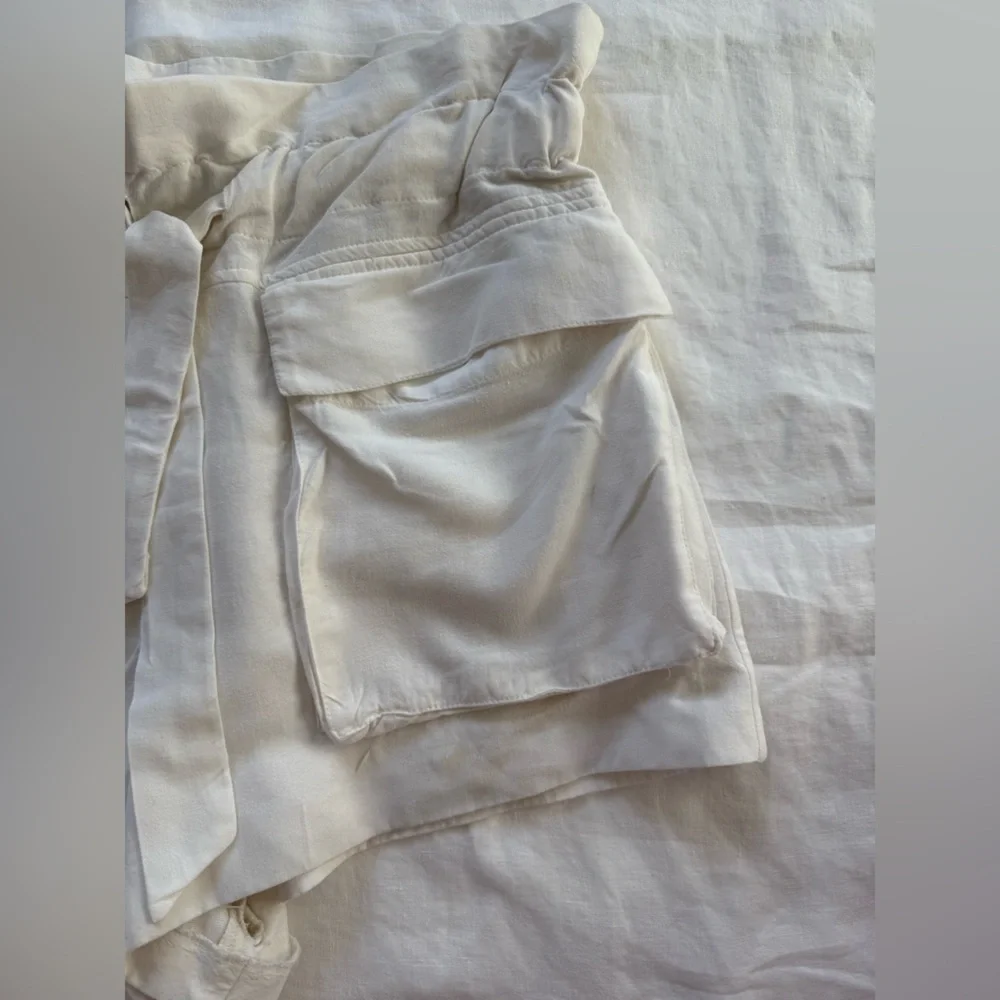 Zara Women's Ecru Cargo Shorts - Picture 3 of 7